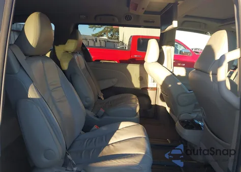 2011 Toyota Sienna Xle z USA, uszkodzony, nr VIN 5TDDK3DC7BS019419